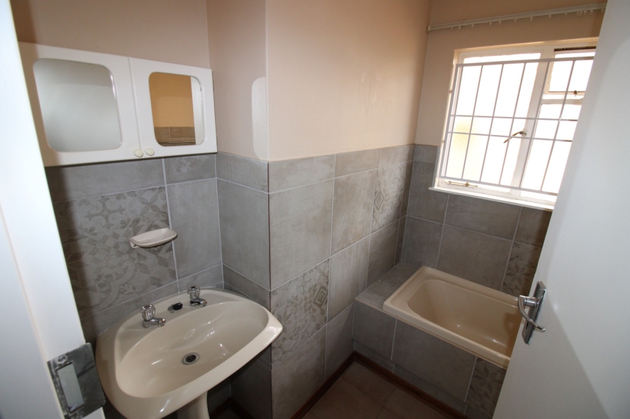 To Let 3 Bedroom Property for Rent in Baysvalley Free State